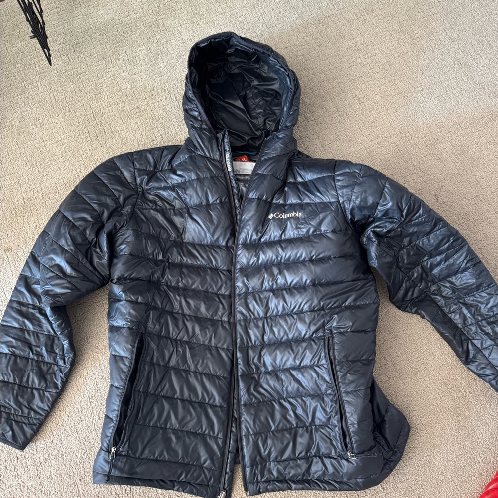 Columbia Black Puffer Jacket with Hood and Full-Length Zipper